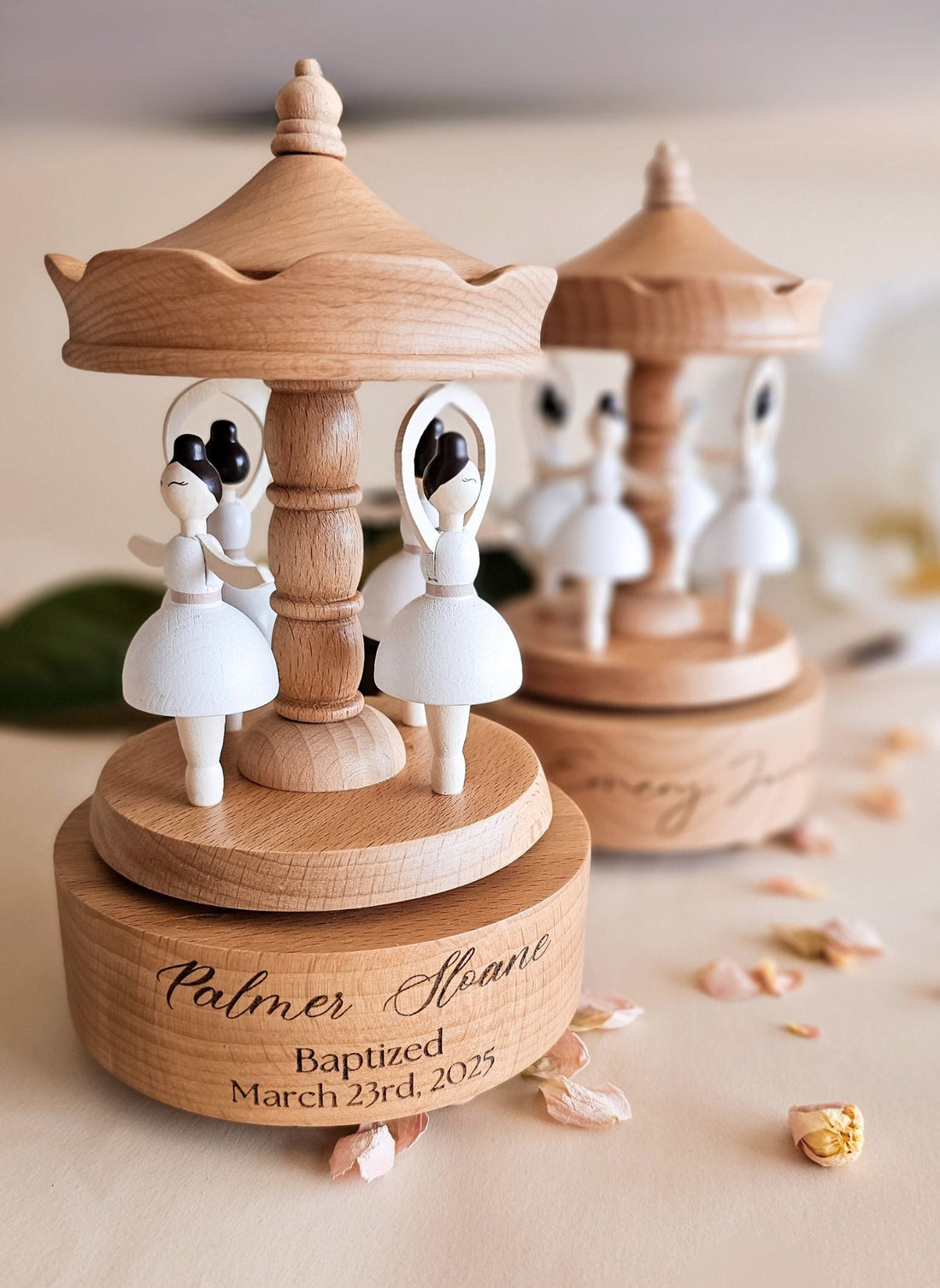 Six elegant font options for personalizing custom music carousel gifts including script and serif styles